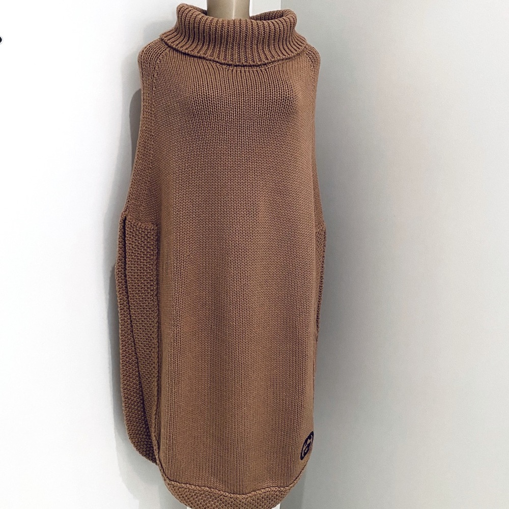 GUCCI KNIT CAMEL WITH TURTLENECK PONCHO. - Picture 2 of 10